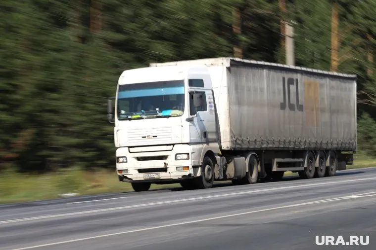 Ограничения ввели для грузовиков