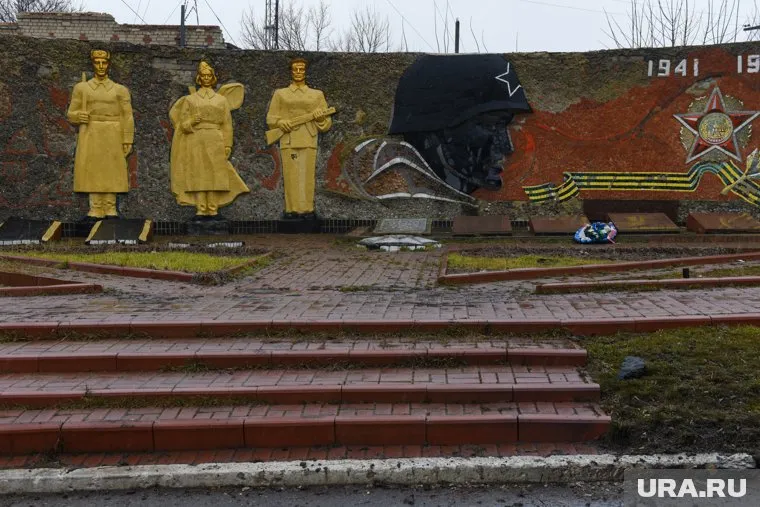 Салехард к 9 Мая поможет отреставрировать 12 памятников в Волновахе