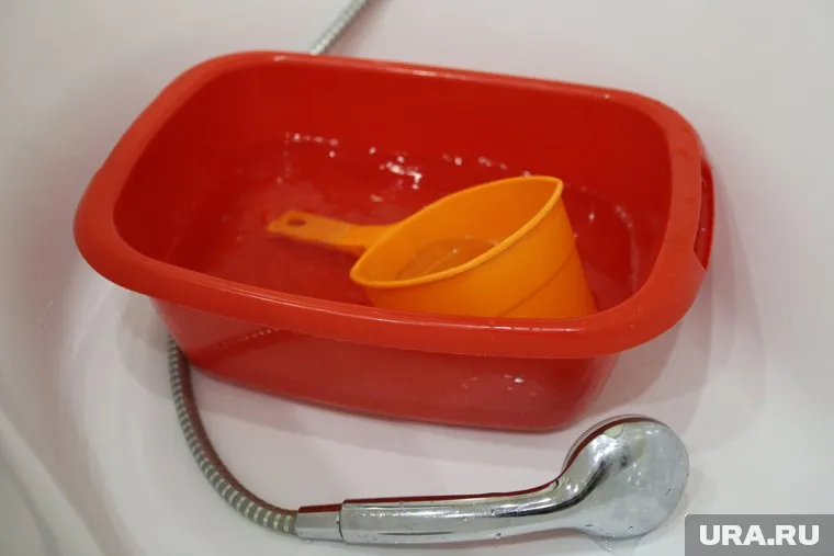 Холодную воду отключат в нескольких микрорайонах