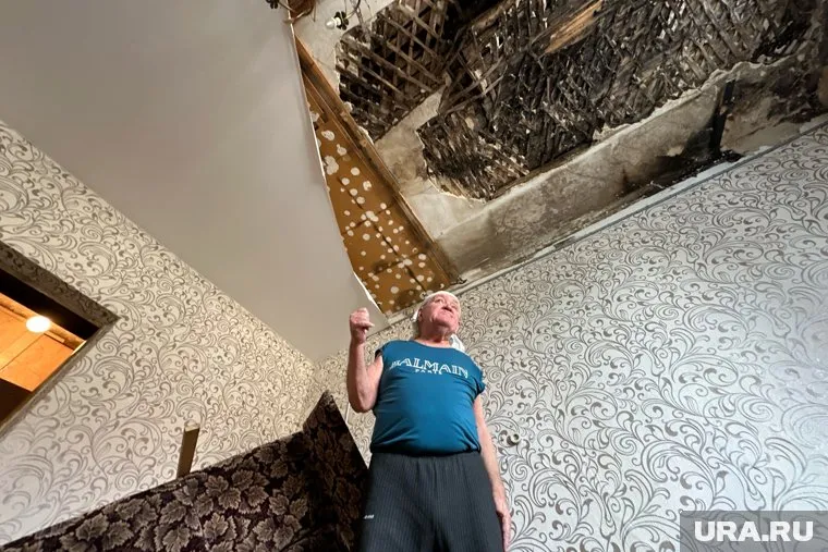 В помещении рухнул потолок (архивное фото)