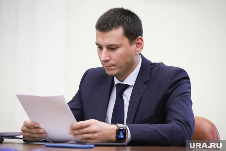 Прокурор считает, что Илья Рожков публично оскорбил полицейских