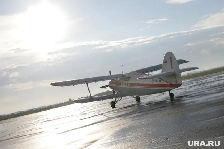 Ан-2 совершил аварийную посадку в 16 км от поселка Полярный