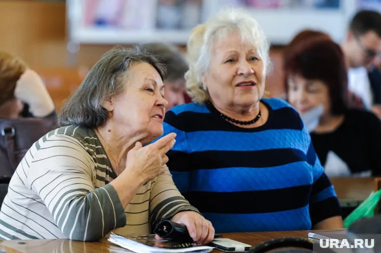 Пожилым людям выплатят по 700 рублей