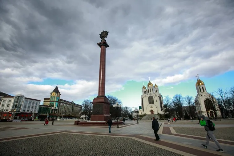 Улицы и окрестности Калининграда весной, храм христа спасителя, калининград, площадь победы, стелла победа в великой отечественной войне