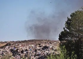 На Ямале произошел пожар на складе твердых бытовых отходов