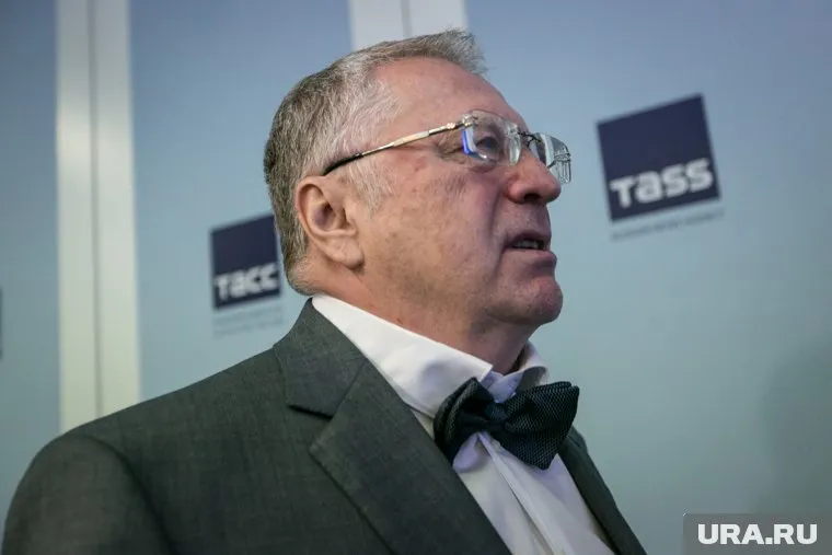 Владимир Жириновский ведет своего внебрачного сына в политику