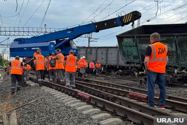 Вагоны сошли с рельсов у грузового поезда в Курганской области