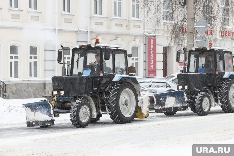 В Надыме очистили дороги от снега и наледи