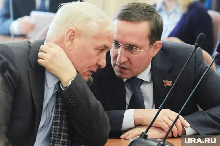 Виталий Рыльских (слева) и Сергей Овчинников меняют главу Советского района