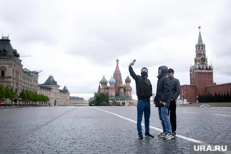 Иностранцы, постоянно проживающие в России, получили право пригласить в страну родственников