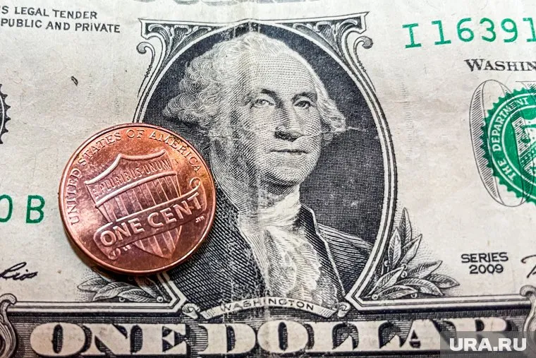 Доллар поднялся до 60 рублей