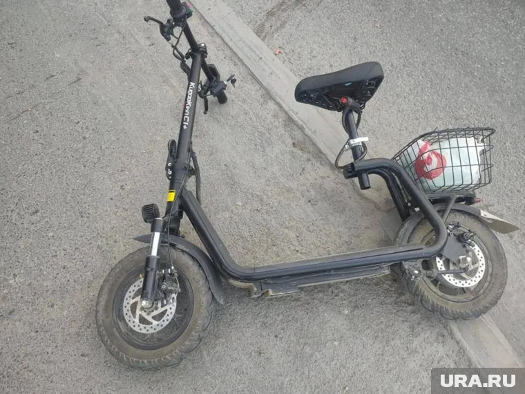 Мужчина упал с электросамоката и попал под машину