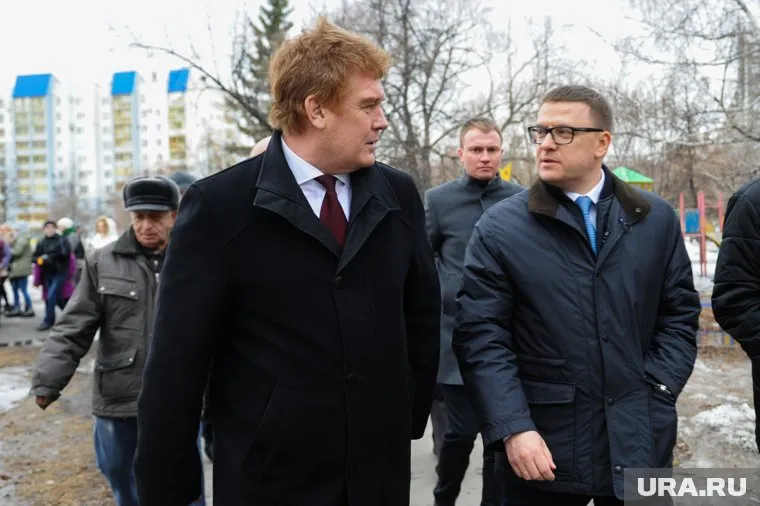 Владимир Елистратов (слева) подготовил документ, который не понравился Алексею Текслеру (справа)