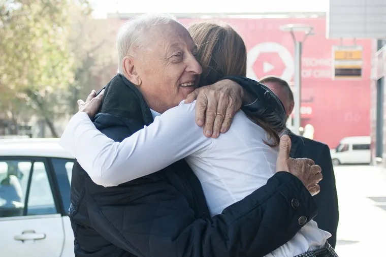 Пресс-конференция, посвященная юбилею первого губернатора Свердловской области Эдуарда Росселя. Екатеринбург, россель эдуард, картуз мария, объятия