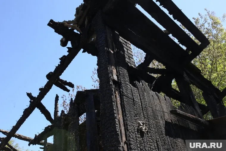 После атаки подозреваемый, по предварительным данным, поджег дом (архивное фото)