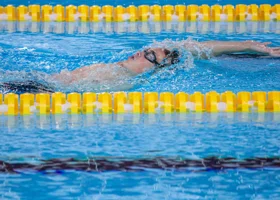 Глава ХМАО провел совместную тренировку с перспективными югорскими пловцами