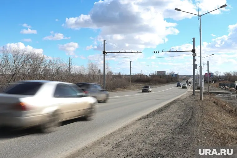 Парня несколько часов катали в машине, требуя денег
