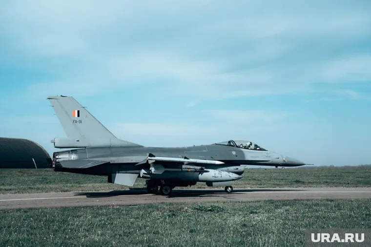 Подготовка пилотов ВСУ к управлению F-16 станет сигналом для РФ о поддержке Киева, заявил Олаф Шольц