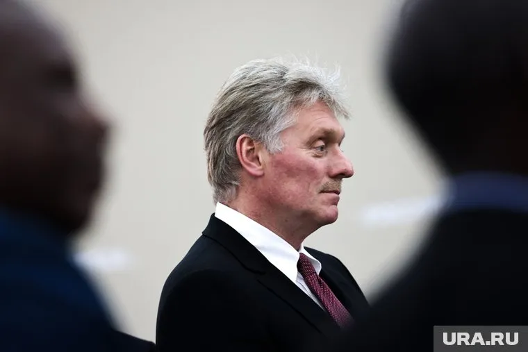 Дмитрий Песков отметил, что трехсторонние переговоры по Карабаху пока не обсуждались