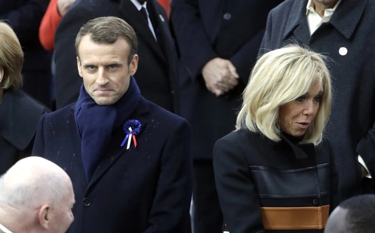 Во Франции потребовали экспертизы для подтверждения пола жены Макрона