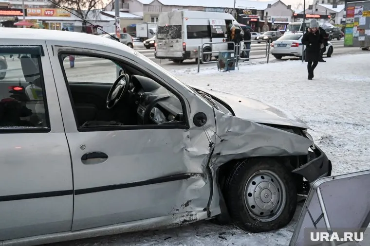 Девушка допустила ДТП из-за того, что отвлеклась на телефон, считает очевидец (архивное фото)