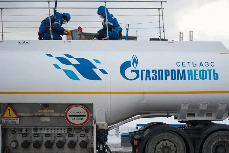 Процесс контроля качества топлива на АЗС "Газпромнефть". Екатеринбург, цистерна, азс газпромнефть, бензавоз