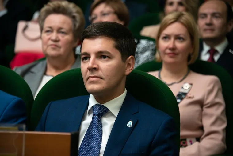 Дмитрий Артюхов Новый Уренгой 23.06.18 Награждение медалистов выпускников, бучкова татьяна, артюхов дмитрий