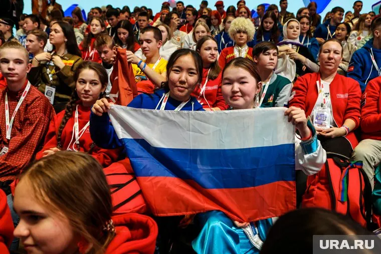 Российские власти кардинально изменили подход к работе с молодежью