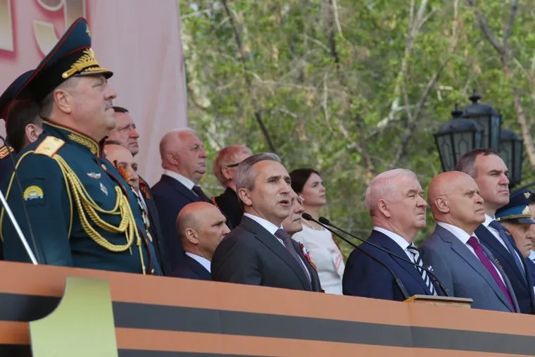парад 9 мая . Тюмень