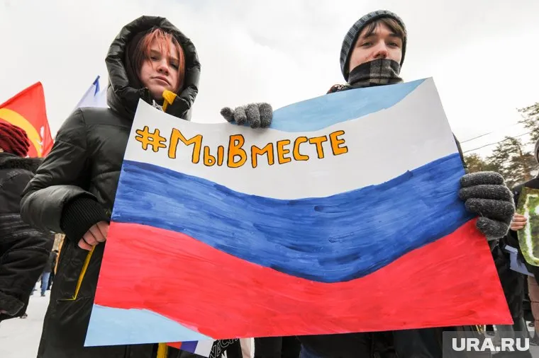 Многие жители Ноябрьска сегодня вносят свой вклад в общую победу.