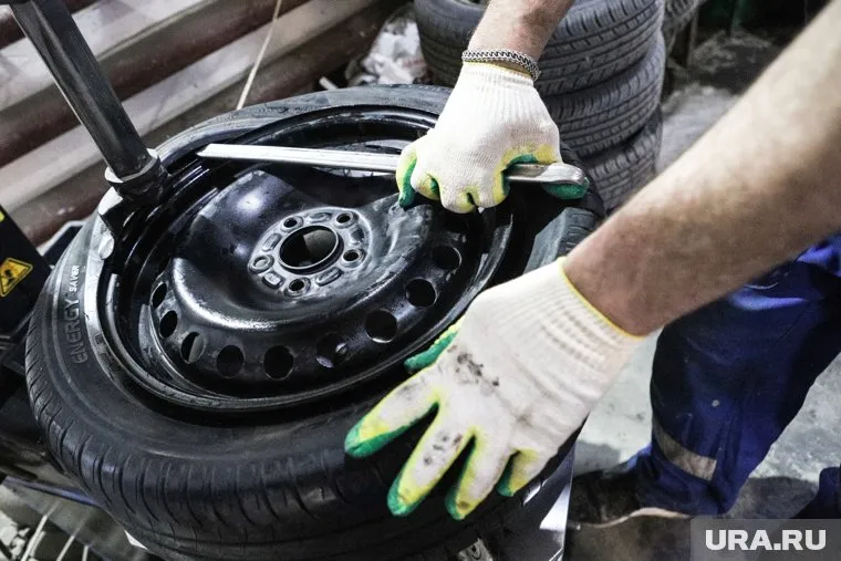 Чтобы не получить штраф в размере 500 рублей, надо вовремя поменять покрышки