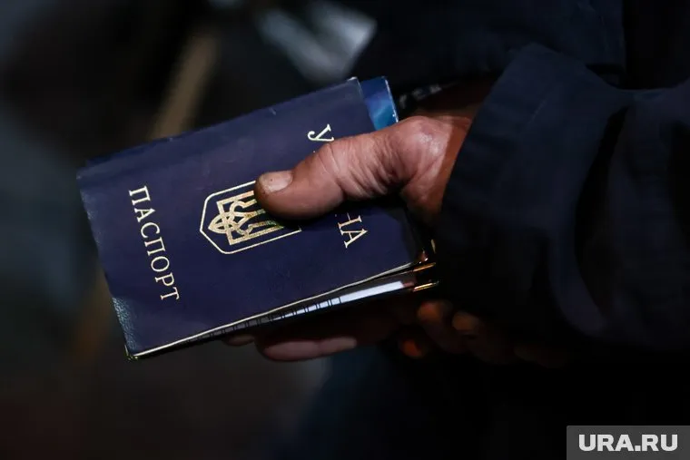 Украинцы, выступавшие за присоединение Крыма к РФ, должны быть изгнаны с полуострова, заявил Михаил Подоляк