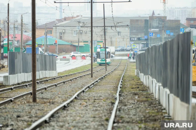 Машина на рельсах перекрыла движение трамваев (архивное фото)
