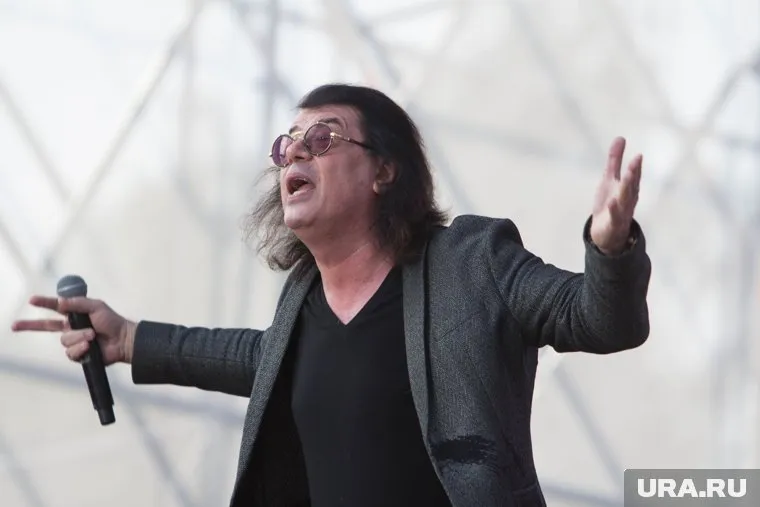 Корнелюк написал музыку для «Бандитского Петербурга», который был снят 25 лет назад