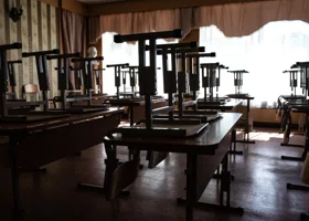 Глава Александровска на фоне вражды с прокуратурой ликвидирует гимназию своего давнего недруга