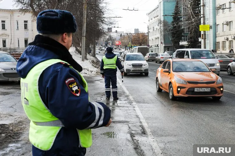 За угон машины и сбитого автоинспектора школьница отвечать не будет