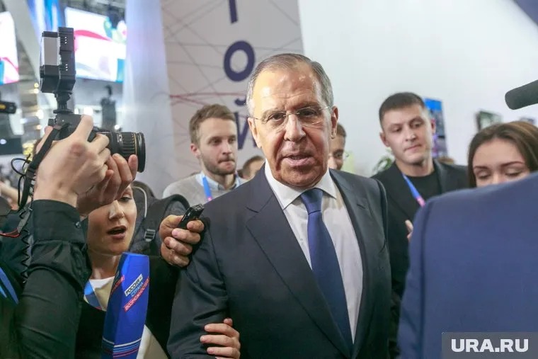 Сергей Лавров нашел отличный мем, чтобы ответить британским властям