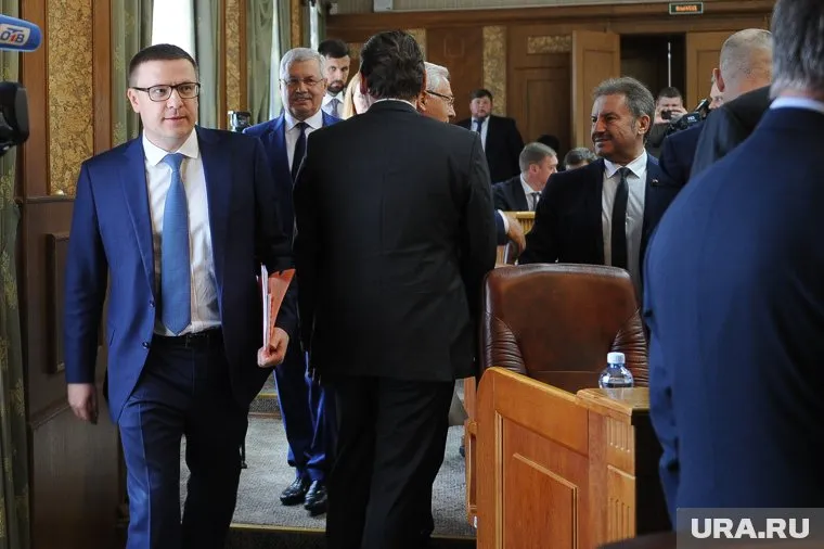 Алексей Текслер (слева) появится в региональном парламенте во второй раз