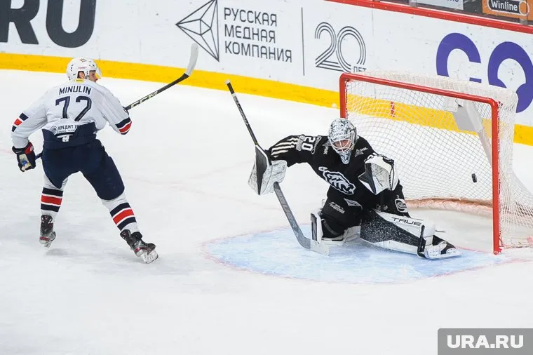 Тюменец выступает в НХЛ в команде «Тампа-Бэй Лайтнинг»