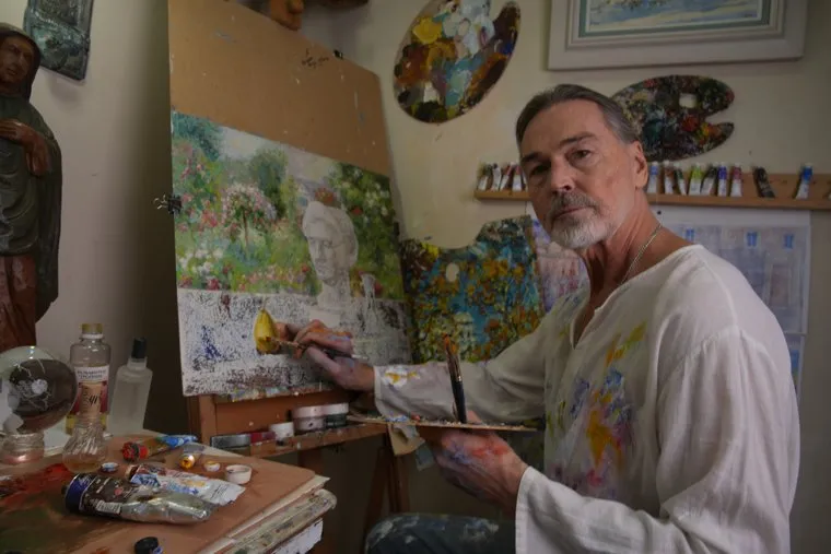 В своей фамильной усадьбе в Ульяновске Никас может в тишине поработать