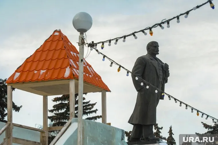 Коммунисты не позволят уничтожить памятник