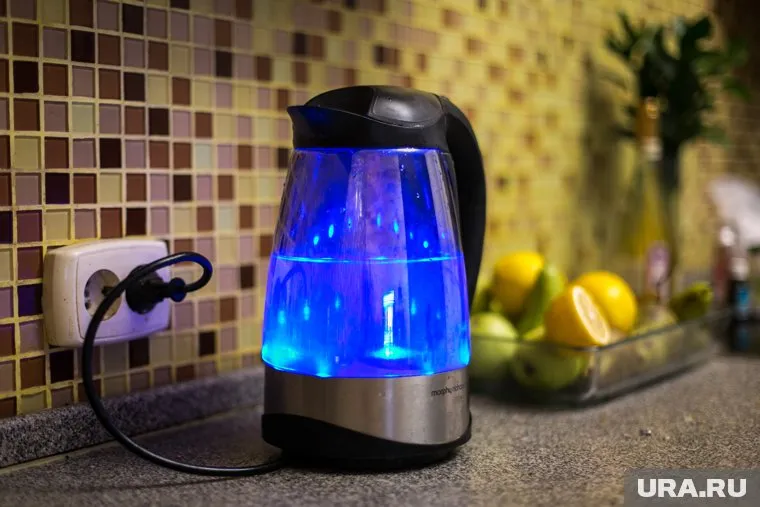 С молотка ушел даже электрический чайник (фото из архива)