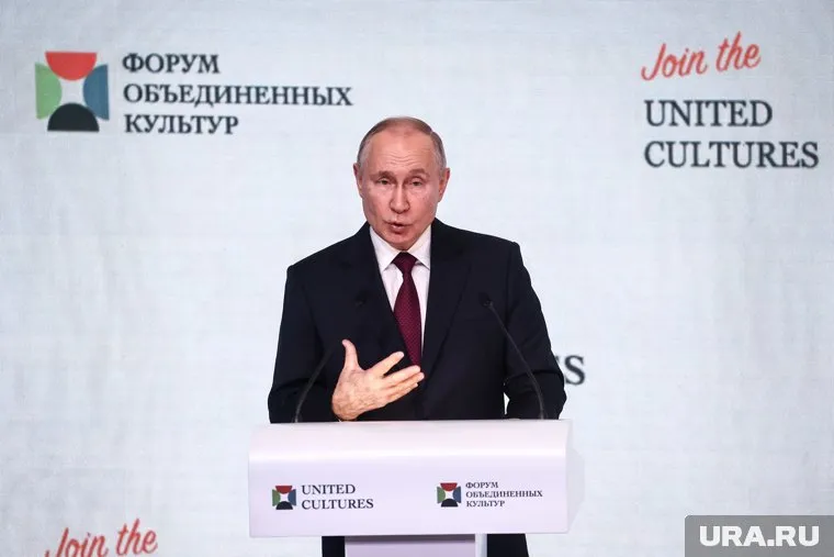 Враг России — тот, кто пытается разрушить страну, заявил Владимир Путин