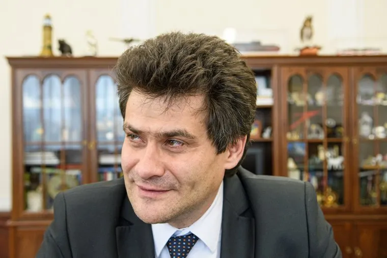 Александр Высокинский после ночи подсчета голосов опроса. Екатеринбург