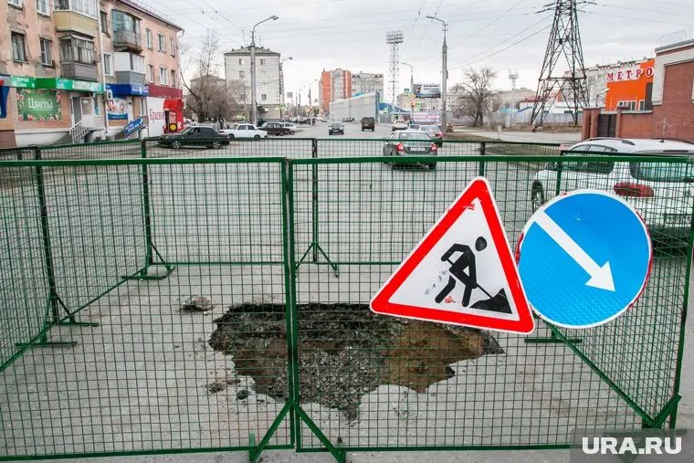 Сейчас власти Салехарда провалившийся участок отметили ограждением