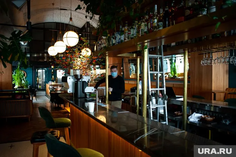 Общепиту пришлось увольнять сотрудников, которые не успели пройти вакцинацию