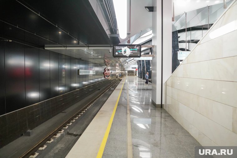 Пенсионерка толкнула школьницу на рельсы в московском метро: почему произошел конфликт поколений