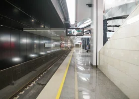 Пенсионерка толкнула школьницу на рельсы в московском метро: почему произошел конфликт поколений