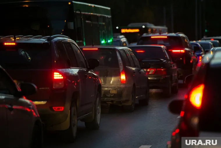 Пробки начались после 17 часов вечера