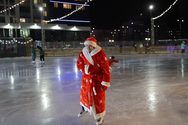 Открытие катка Убрир у Екатеринбург Арены. Екатеринбург
